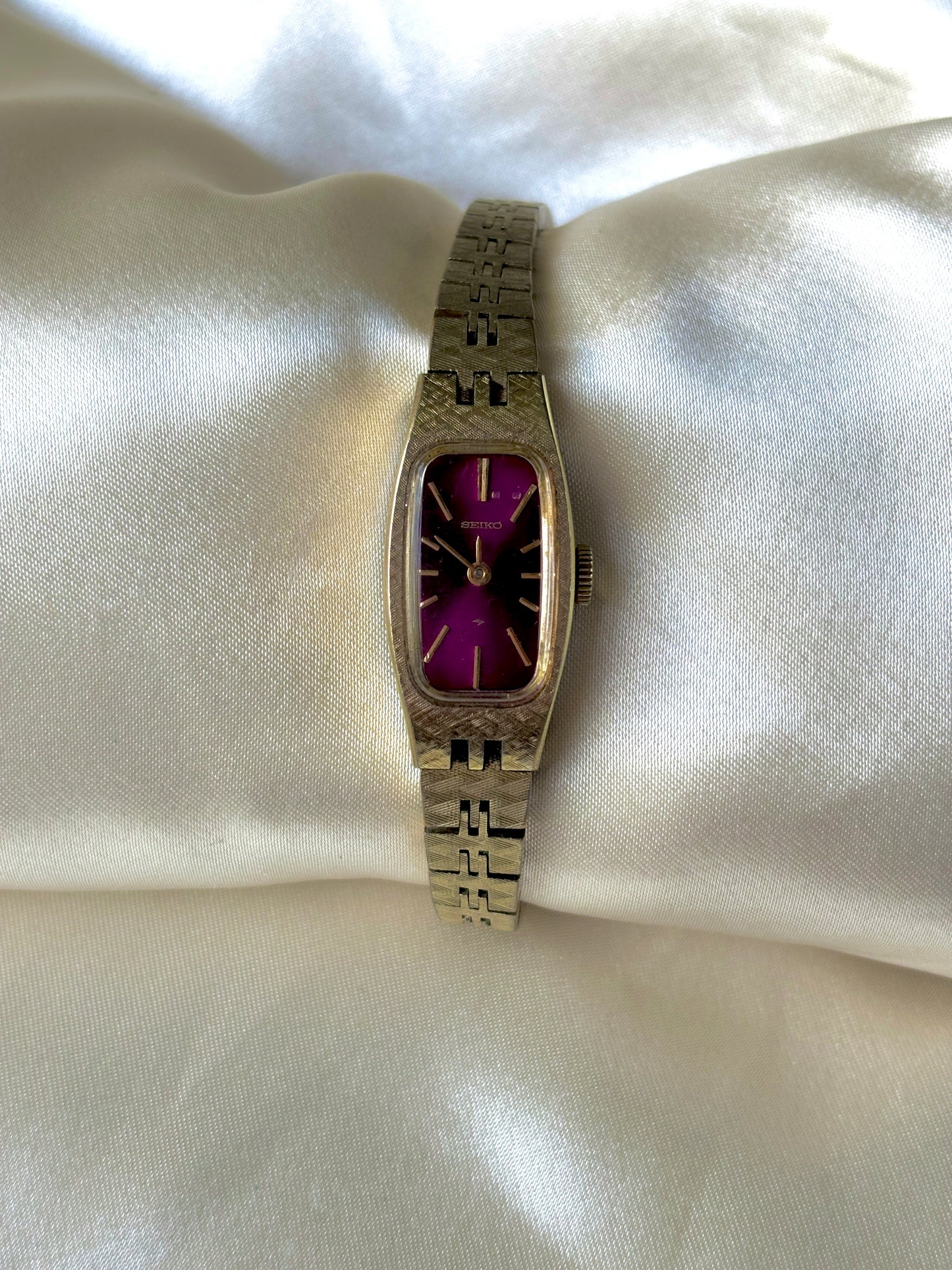 Vintage Seiko Tank Ruby Dial